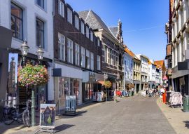 Lais Puzzle - Einkaufsstraße in der Altstadt von Venlo - 100, 200, 500 & 1.000 Teile