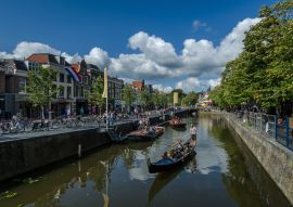 Lais Puzzle - Leeuwarden-Kanal mit Booten und Menschen - 100, 200, 500 & 1.000 Teile