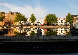 Lais Puzzle - Blick auf den Kanal mit Booten und schönen Gebäuden von Vlaardingen - 100, 200, 500 & 1.000 Teile