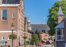 Lais Puzzle - Häuser und Schloss in Coevorden, Niederlande - 100, 200, 500 & 1.000 Teile