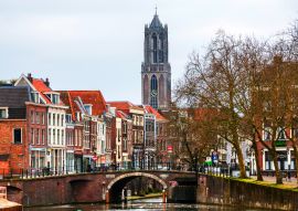 Lais Puzzle - Blick auf die Altstadt mit Dom-Turm in Utrecht, Niederlande während der bewölkten Tag - 100, 200, 500 & 1.000 Teile