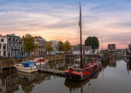 Lais Puzzle - Der Hafen im Stadtzentrum der mittelalterlichen Stadt Gorinchem in den Niederlanden - 100, 200, 500 & 1.000 Teile