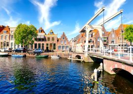 Lais Puzzle - Historische Altstadt von Alkmaar, Nordholland, mit typischen Grachtenhäusern und Zugbrücke - 100, 200, 500 & 1.000 Teile