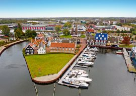 Lais Puzzle - Luftaufnahmen von traditionellen Häusern im Hafen von Huizen in den Niederlanden - 100, 200, 500 & 1.000 Teile