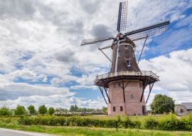 Lais Puzzle - Niederländische Windmühle Puurveense Molen im kleinen Dorf Kootijkerbroek, an der Veluwe, in der Gemeinde Barneveld, Gelderland, Niederlande - 100, 200, 500 & 1.000 Teile
