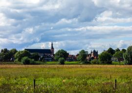 Lais Puzzle - Szenerie mit Kirche und Schloss in Hattem, Niederlande - 100, 200, 500 & 1.000 Teile