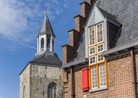 Lais Puzzle - Buntes Fenster und Kirchturm im Zentrum von Tubbergen, Niederlande - 100, 200, 500 & 1.000 Teile