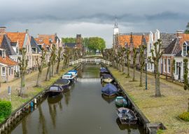 Lais Puzzle - das Stadtzentrum der malerischen niederländischen Stadt Sloten - 100, 200, 500 & 1.000 Teile
