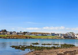 Lais Puzzle - Wasserfront der Isle of Whithorn. Der Blick über die Isle of Whithorn Bay auf das kleine Küstendorf Isle of Whithorn in Dumfries und Galloway, Südschottland - 100, 200, 500 & 1.000 Teile