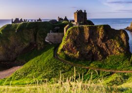 Lais Puzzle - Panoramablick auf Dunottar Castle bei Sonnenaufgang an der Ostküste von Schottland. Aberdeenshire, Vereinigtes Königreich - 100, 200, 500 & 1.000 Teile