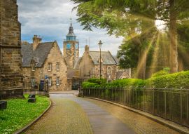 Lais Puzzle - Pfad, der zur Altstadt von Stirling führt, Schottland - 100, 200, 500 & 1.000 Teile