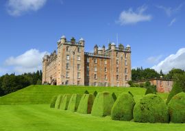 Lais Puzzle - Drumlanrig Castle ist eines der großartigsten Schlösser Großbritanniens. Drumlanrig Castle befindet sich auf dem Queensberry Estate in Dumfries und Galloway, Schottland - 100, 200, 500 & 1.000 Teile