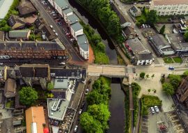 Lais Puzzle - Low-Level-Luftbild des Forth and Clyde Canal in der Stadt Kirkintilloch in Schottland - 100, 200, 500 & 1.000 Teile