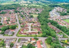 Lais Puzzle - Luftbild über dem Dorf Milton of Campsie, Schottland - 100, 200, 500 & 1.000 Teile