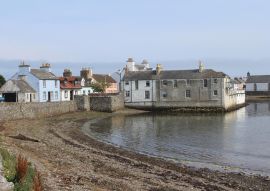 Lais Puzzle - Blick auf den malerischen Hafen und die umliegenden Gebäude auf der Isle of Whithorn in Dumfires und Galloway in Schottland. Einer der südlichsten Häfen in Schottland - 100, 200, 500 & 1.000 Teile