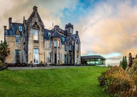 Lais Puzzle - Stonefield Castle bei Sonnenuntergang mit hellen grünen Rasen in der Front und einige kleine Büsche auf der rechten Seite in Argyll und Bute Schottland Vereinigtes Königreich - 100, 200, 500 & 1.000 Teile