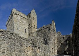 Lais Puzzle - Mittelalterliche Burg im Innenhof, Campbell bei Dollar, Clackmannanshire, Schottland - 100, 200, 500 & 1.000 Teile