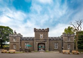 Lais Puzzle - Mugdock Castle Besucherzentrum im Mugdock Country Park, Milngavie, Mugdock, Glasgow, Schottland - 100, 200, 500 & 1.000 Teile