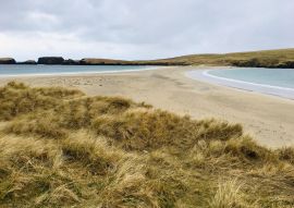 Lais Puzzle - Strand mit beidseitigem Wasser auf den Shetland Inseln Schottland - Landschaftsfotografie - 100, 200, 500 & 1.000 Teile
