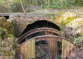 Lais Puzzle - Überreste eines Bunkers aus dem Zweiten Weltkrieg in Wishaw, North Lanarkshire, Schottland - 100, 200, 500 & 1.000 Teile