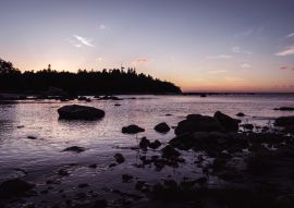 Lais Puzzle - Wunderschoner Sonnenuntergang am steinigen Strand in Gävle, Schweden - 100, 200, 500 & 1.000 Teile
