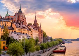 Lais Puzzle - Stockholm, Schweden. Scenic Sommer Sonnenuntergang Blick mit bunten Himmel der Altstadt Architektur in Sodermalm Bezirk - 100, 200, 500 & 1.000 Teile