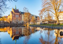 Lais Puzzle - Schöne Gebäude entlang des Flusses Svartan in Orebro, Schweden - 100, 200, 500 & 1.000 Teile
