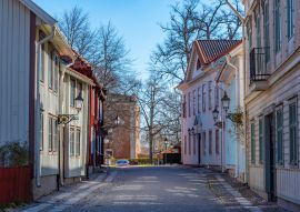 Lais Puzzle - Schöne alte Holzhäuser in Wadkoping historisches Viertel von Orebro, Schweden - 100, 200, 500 & 1.000 Teile
