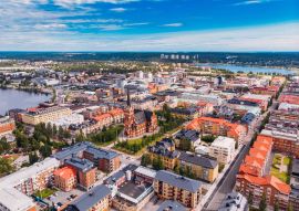 Lais Puzzle - Lulea, Schweden: Panorama Stadt, Kathedrale sonnigen Tag, blauer Himmel - 100, 200, 500 & 1.000 Teile