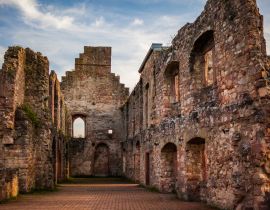 Lais Puzzle - Die Burgruine Hochburg bei Emmendingen im Schwarzwald in Deutschland - 40, 100, 200, 500 & 1.000 Teile