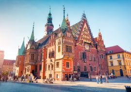 Lais Puzzle - Bunte Morgenszene auf dem Breslauer Marktplatz mit Rathaus - 100, 200, 500 & 1.000 Teile