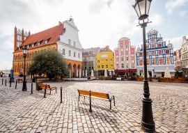 Lais Puzzle - Blick auf den Marktplatz mit schönen bunten Gebäuden im Morgenlicht in Stettin, Polen - 100, 200, 500 & 1.000 Teile