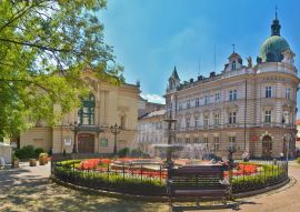 Lais Puzzle - Bielsko-Biała, Bielitz, Theaterplatz - Blick auf das Polnische Theater und das Hauptpostamt - 100, 200, 500 & 1.000 Teile
