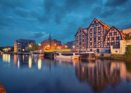 Lais Puzzle - Bydgoszcz, Polen. Blick auf alte Fachwerkhäuser am Ufer des Flusses Brda in der Abenddämmerung - 100, 200, 500 & 1.000 Teile
