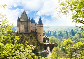 Lais Puzzle - Blick auf die Burg Vianden in Luxemburg vom Hügel aus - 100, 200, 500 & 1.000 Teile