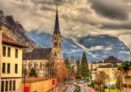 Lais Puzzle - Blick auf die Kathedrale von St. Florin in Vaduz - Liechtenstein - 100, 200, 500 & 1.000 Teile