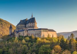 Lais Puzzle - Mittelalterliche Burg Vianden, gebaut auf dem Berg in Luxemburg - 100, 200, 500 & 1.000 Teile