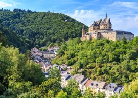 Lais Puzzle - Schloss Vianden und ein kleines Tal, Luxemburg - 100, 200, 500 & 1.000 Teile