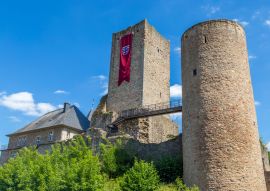 Lais Puzzle - Ruinen der kleinen mittelalterlichen Burg Useldingen, Luxemburg - 100, 200, 500 & 1.000 Teile