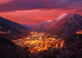 Lais Puzzle - Skyline von Andorra la Vella bei Sonnenuntergang Pyrenäen - 100, 200, 500 & 1.000 Teile