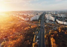 Lais Puzzle - Das Stadttor bei Sonnenuntergang - die schöne Stadt Chisinau aus der Höhe, Republik Moldau - 100, 200, 500 & 1.000 Teile