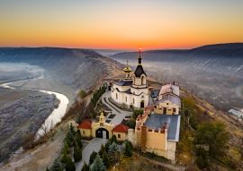 Lais Puzzle - Altes Orhei-Kloster bei Sonnenaufgang in der Republik Moldau - 100, 200, 500 & 1.000 Teile