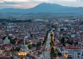 Lais Puzzle - Schöne Prizren, Kosovo Stadtbild nach Sonnenuntergang - 100, 200, 500 & 1.000 Teile