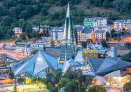 Lais Puzzle - Panoramablick auf die Stadt Andorra La Vella und Escaldes - Engordany, Andorra - 100, 200, 500 & 1.000 Teile