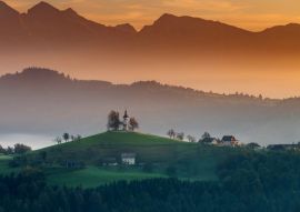 Lais Puzzle - Herbstlandschaft einer schönen Kirche auf dem Gipfel eines Hügels, in Slowenien - 100, 200, 500 & 1.000 Teile