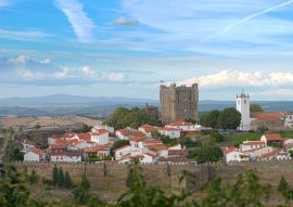 Lais Puzzle - Schloss Braganca in Braganca, Portugal - 100, 200, 500 & 1.000 Teile