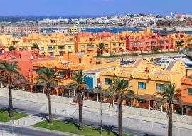 Lais Puzzle - Portimao in Portugal. Moderne Gebäude, die den Jachthafen umgeben - 100, 200, 500 & 1.000 Teile