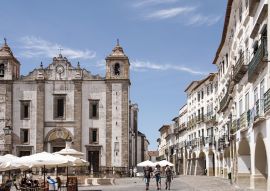 Lais Puzzle - Spaziergang durch die Straßen der alten portugiesischen Stadt Evora - 100, 200, 500 & 1.000 Teile