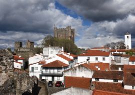 Lais Puzzle - Burg und Häuser in der Festung von Braganca, Tras os Montes, Portugal - 100, 200, 500 & 1.000 Teile