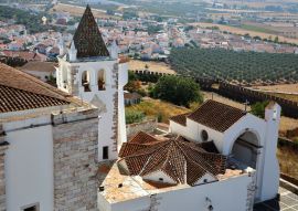 Lais Puzzle - Estremoz, Portugal: Blick vom Turm der drei Kronen (Torre das Tres Coroas) mit der Kirche Santa Maria im Vordergrund - 100, 200, 500 & 1.000 Teile
